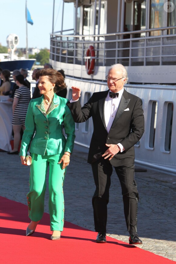 Le roi Carl Gustav de Suède et la reine Silvia - Arrivées au dîner à bord du S/S Stockholm la veille du mariage du prince Carl Philip de Suède et de Sofia Hellqvist à Stockholm le 12 juin 2015  People arriving before the dinner gala aboard S/S Stockholm for wedding of Swedish Prince Carl Philip and Sofia Hellqvist, in Stockholm, on Friday 12 June, 201512/06/2015 - Stockholm