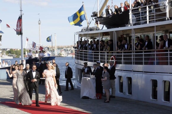 La princesse Victoria de Suède, le prince Daniel, la princesse Mette Merit de Norvège , la princesse Martha Louise de Norvège et son mari Ari Behn - Arrivées au dîner à bord du S/S Stockholm la veille du mariage du prince Carl Philip de Suède et de Sofia Hellqvist à Stockholm le 12 juin 2015  Crown princess Victoria, prince Daniel, crown princess Mette-Marit, princess Märtha Lousiem, Ari Behn Arrivals for the pre-wedding dinner - Royal wedding of Prince Carl Philip and Sofia Hellqvist in Stockholm, Sweden 2015-06-1212/06/2015 - Stockholm