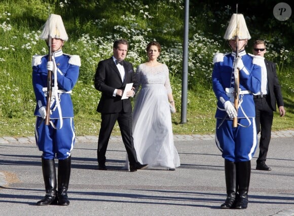 La princesse Madeleine de Suède, enceinte, son mari Christopher (Chris) O'Neill - Arrivées au dîner à bord du S/S Stockholm la veille du mariage du prince Carl Philip de Suède et de Sofia Hellqvist à Stockholm le 12 juin 2015  Princess Madeleine (pregnant), Christopher O'Neill - Arrivals for the pre-wedding dinner - Royal wedding of Prince Carl Philip and Sofia Hellqvist in Stockholm, Sweden, on June 12, 2015.12/06/2015 - Stockholm