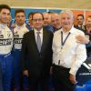 Bernard Ollivier le President d'Alpine et le President Francois Hollande posent avec les pilotes le 13 Juin 2015 avant le départ des 24 heures du Mans.