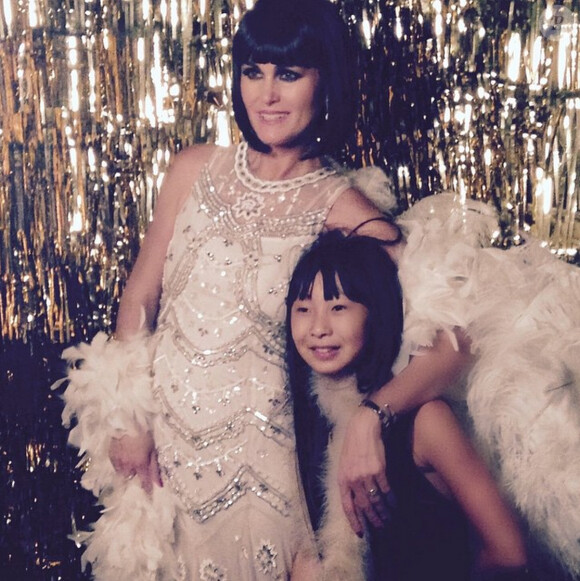 Laeticia Hallyday et sa fille Joy - Pour le 72e anniversaire de Johnny, son épouse a organisé une soirée année sur le thème du roman "Gatsby le Magnifique", samedi 12 juin 2015.