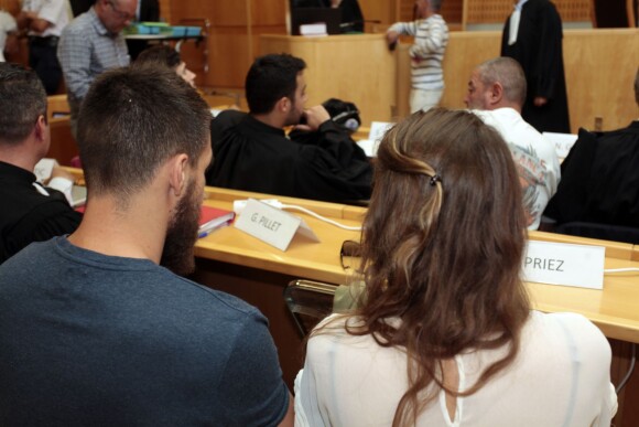 Luka Karabatic et sa compagne Jeny Priez au premier jour du procès des paris suspects et du supposé match de handball truqué au tribunal correctionnel de Montpellier le 15 juin 2015