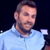 Le comédien Laurent Ournac, méconnaissable dans son nouveau corps, se déhanche dans Vendredi tout est permis, sur TF1, le vendredi 12 juin 2015
