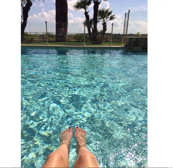 Marine Lloris les pieds dans l'eau- Photo publiée sur le compte Instagram de Marine Lloris le 15 juin 2015
