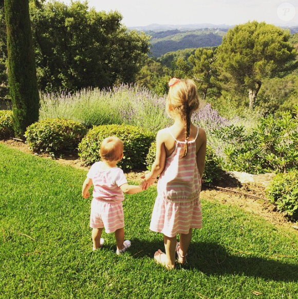 Les filles d'Hugo Lloris, Ana-Rose et Giuliana- Photo publiée sur le compte Instagram de Marine Lloris le 16 juin 2015