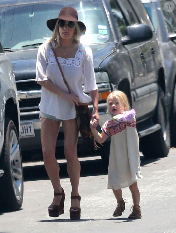 Exclusif - Jessica Simpson et sa fille Maxwell - La famille Simpson réunie pour une fête d'anniversaire à Hollywood, le 20 juin 2015.