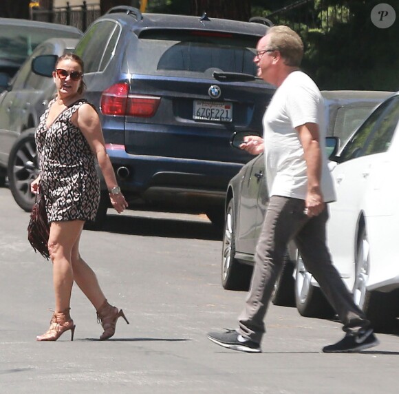 Exclusif - Tina Simpson et son fiancé Jon Goldstein - La famille Simpson réunie pour une fête d'anniversaire à Hollywood, le 20 juin 2015.