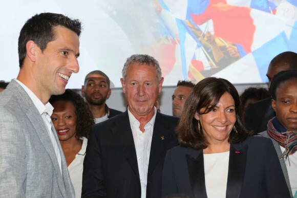 Tony Estanguet, Guy Drut et Anne Hidalgo lors de la cérémonie de coup d'envoi de la candidature de la France pour accueillir les Jeux olympiques de 2024 à la Maison du Sport Français à Paris le 23 juin 2015