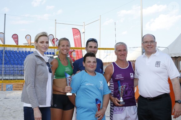 Exclusif - Le prince Albert II de Monaco et la princesse Charlène remettent les prix lors du tournoi Beach Volley Challenge organisé par les carabiniers de Monaco au profit de la Fondation Princesse Charlène de Monaco le 20 juin 2015