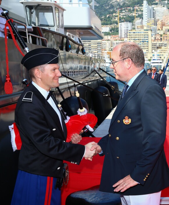 Le prince Albert II de Monaco lors de l'inauguration du yacht "Yersin" à Monaco le 20 juin 2015.