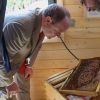 Le prince Albert II de Monaco lors de l'inauguration de la maison de l'apidologie (Recherches et études sur l'élevage et le comportement des abeilles) à Mazaugues le 19 juin 2015