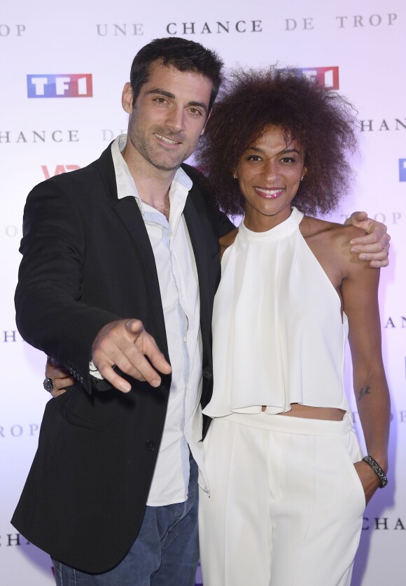Gil Alma et sa compagne Aminata - Avant-première de la série "Une chance de trop" au cinéma Gaumont Marignan à Paris, le 24 juin 2015. 