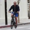 Patrick Schwarzenegger, rejoint par son père Arnold, fait du vélo dans les rues de Venice avec des amis pour se rendre à son cours de gym. Le 13 mai 2015  