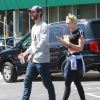 Patrick Schwarzenegger et sa petite amie Miley Cyrus sont allés déjeuner à Sherman Oaks, le 2 avril 2015