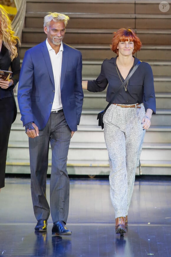 Satya Oblette (ou Satya Oblet, président du jury), Fauve Hautot (Présidente du jury) - Cérémonie "Top Model Belgium" au Lido à Paris. Le 10 mai 2015