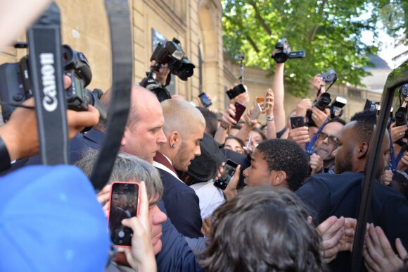 Zayn Malik quitte l'hôtel Salomon de Rothschild à l'issue du défilé Valentino (collection homme printemps-été 2016). Paris, le 24 juin 2015.