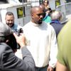 Kanye West quitte le Parc Andre-Citroën à l'issue du défilé Louis Vuitton (collection homme printemps-été 2016). Paris, le 25 juin 2015.