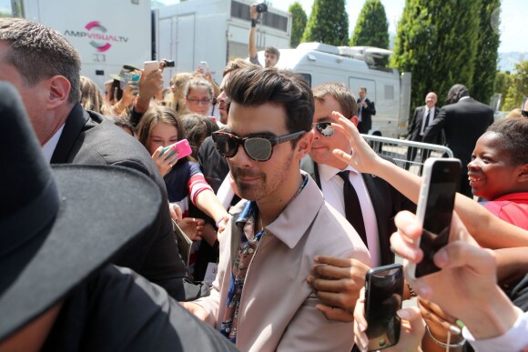 Joe Jonas lors du défilé Louis Vuitton (collection homme printemps-été 2016) au Parc Andre-Citroën. Paris, le 25 juin 2015.