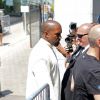 Virgil Abloh et Kanye West quittent le Parc Andre-Citroën à l'issue du défilé Louis Vuitton (collection homme printemps-été 2016). Paris, le 25 juin 2015.