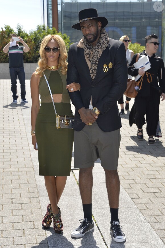 Le basketteur Amar'e Stoudemire et son épouse Alexis Welch lors du défilé Louis Vuitton (collection homme printemps-été 2016) au Parc Andre-Citroën. Paris, le 25 juin 2015.