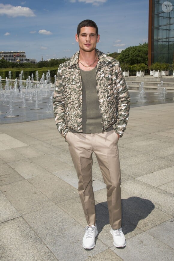 L'acteur et mannequin Jérémie Laheurte lors du défilé Louis Vuitton (collection homme printemps-été 2016) au Parc Andre-Citroën. Paris, le 25 juin 2015.