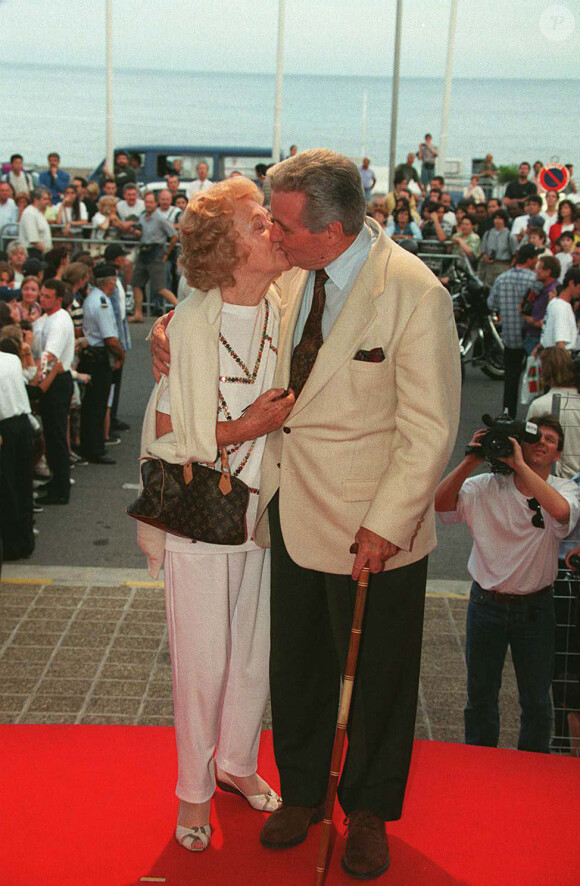 Patrick Macnee à Cannes en 1996 avec son épouse