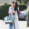 Kylie Jenner de sortie à West Hollywood, Los Angeles, porte une veste sans manche Nomia, un t-shirt blanc, un jean Topshop, un sac Céline et des sandales beiges Gianvito Rossi (modèle Portofino). Le 18 juin 2015.