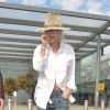 Rita Ora, casual et stylée dans son jean Citizens of Humanity et ses bottines Maiyet (modèle Laila), arrive à l'aéroport d'Heathrow. Londres, le 24 juin 2015.