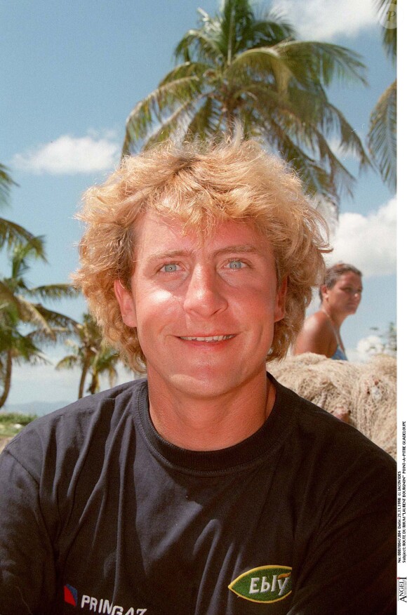 Laurent Bourgnon, vainqueur de la Route du Rhum à Point-à-Pitre en Guadeloupe, le 21 novembre 1998
