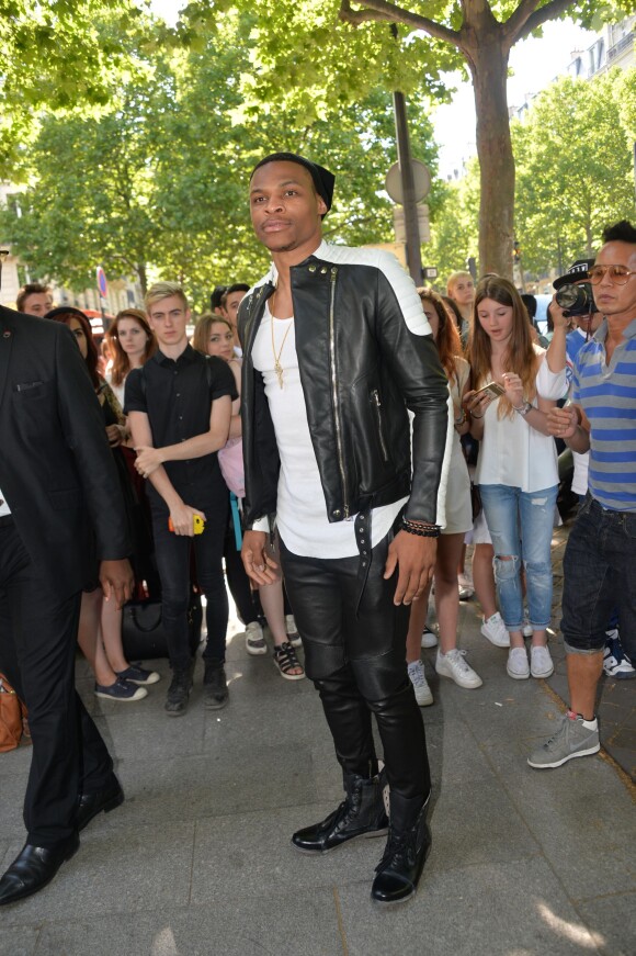Russell Westbrook au défilé de mode masculine Balmain printemps-été 2016 à l'hôtel Potocki à Paris le 27 juin 2015.