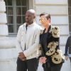 Kris Jenner et son comapagnon au défilé de mode masculine Balmain printemps-été 2016 à l'hôtel Potocki à Paris le 27 juin 2015.