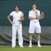 Amélie Mauresmo, enceinte, lors d'un entraînement d'Andy Murray avec Jonas Björkman au All England Lawn Tennis and Croquet Club de Wimbledon, à Londres, le 24 juin 2015