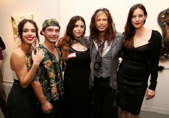 Steven Tyler et ses enfants Chelsea, Taj, Mia et Liv Tyler au vernissage de l'exposition "KINK" de Mia à Miami, le 6 décembre 2013.