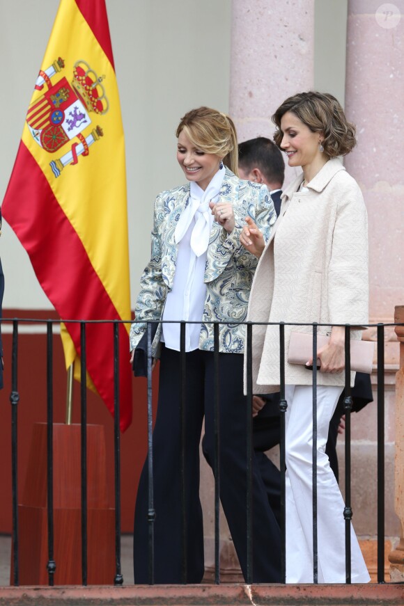 La reine Letizia d'Espagne et Angelica Rivera - Le roi Felipe VI et la reine Letizia d'Espagne visitent le musée des colonies à Guadalupe au Mexique le 1er juillet, 2015.  