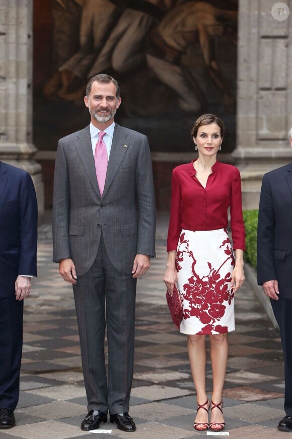 Le roi Felipe VI et la reine Letizia d'Espagne visitent l'Université autonome de Mexico, à l'occasion de leur premier voyage d'état au Mexique. Le 30 juin 2015 
