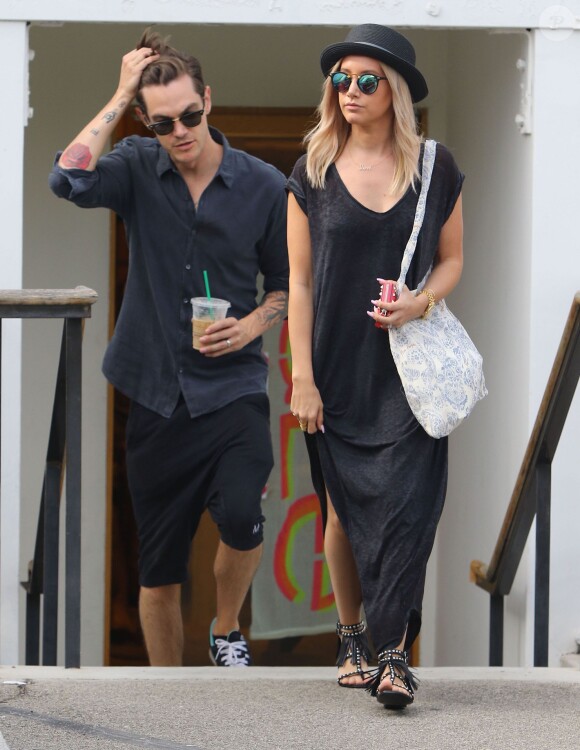 Ashley Tisdale et son mari Christopher French vont faire du shopping à Studio City, le 28 juin 2015. 