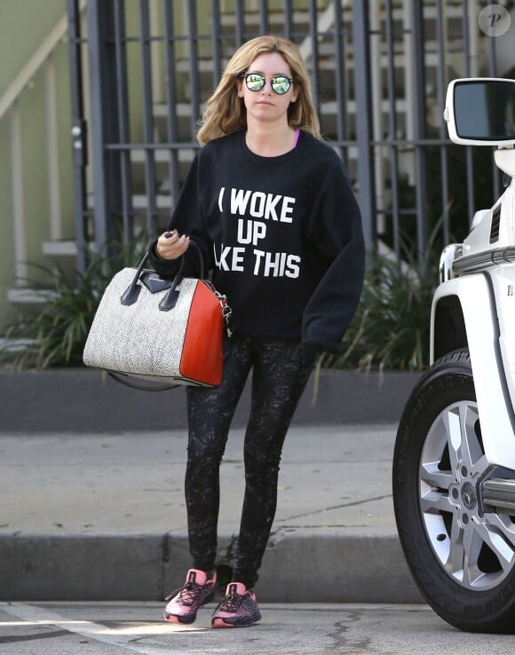 Ashley Tisdale à la sortie de son cours de gym à West Hollywood, le 31 mars 2015.  