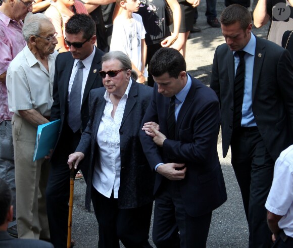 Jeanne Joly, la femme de Charles Pasqua et ses proches lors des obsèques de Charles Pasqua en la cathédrale Notre-Dame du Puy à Grasse, le 7 juillet 2015