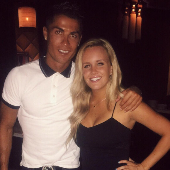 Cristiano Ronaldo et la propriétaire d'un téléphone disparu qu'il a retrouvé, lors d'un dîner offert par la star - photo publiée sur le compte Instagram d'Austin Woolstenhulme le 6 juillet 2015