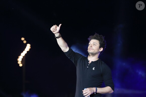 Exclusif - Kev Adams - Kev Adams organise un énorme flashmob dansant de plus de 7000 personnes sur la chanson "C Pas Si Grave"à Marseille le 17 mai 2015.