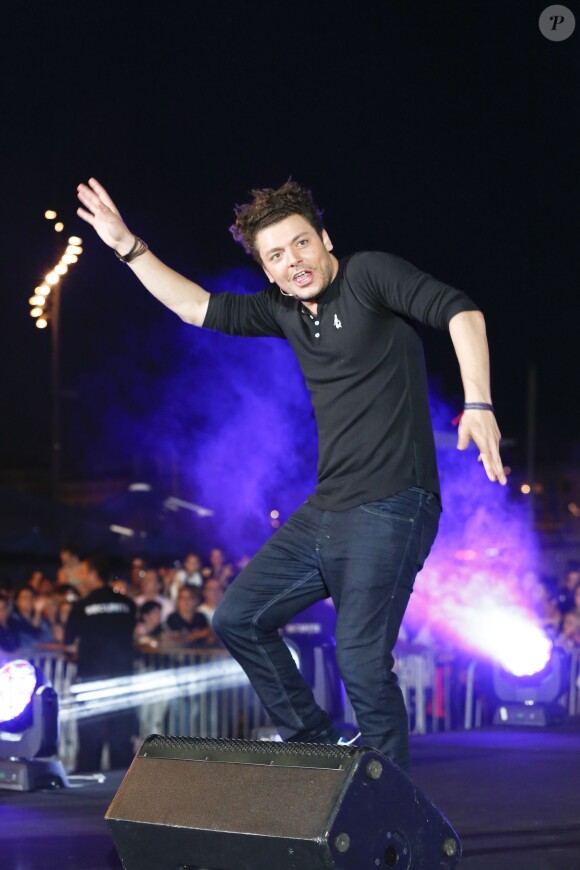 Exclusif - Kev Adams - Kev Adams organise un énorme flashmob dansant de plus de 7000 personnes sur la chanson "C Pas Si Grave"à Marseille le 17 mai 2015