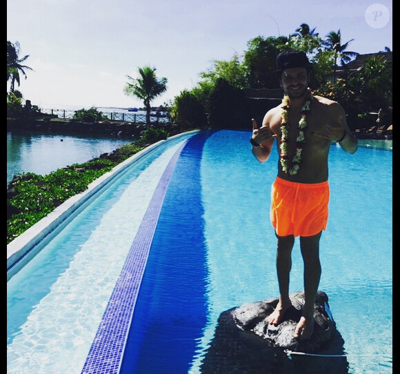 Kev Adams à Tahiti - Image tirée d'Instagram, juin 2015