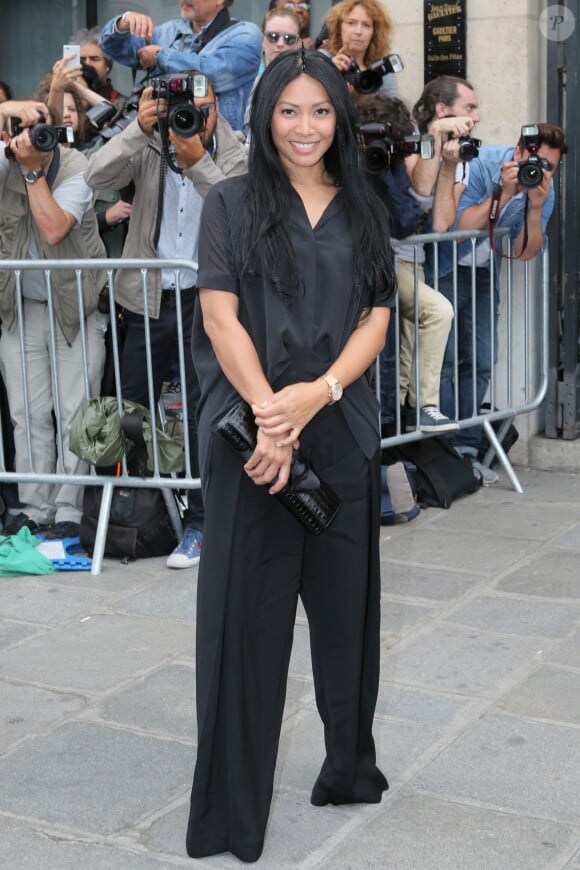 Anggun arrive au 325, rue Saint Martin (dans le 3e arrondissement) pour assister au défilé Jean Paul Gaultier (collection haute couture automne-hiver 2015/2016). Paris, le 8 juillet 2015.