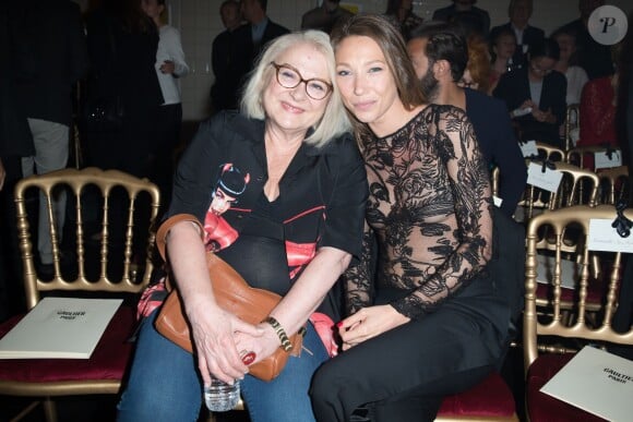 Josiane Balasko et Laura Smet assistent au défilé Jean Paul Gaultier (collection haute couture automne-hiver 2015/2016) au 325, rue Saint Martin. Paris, le 8 juillet 2015.