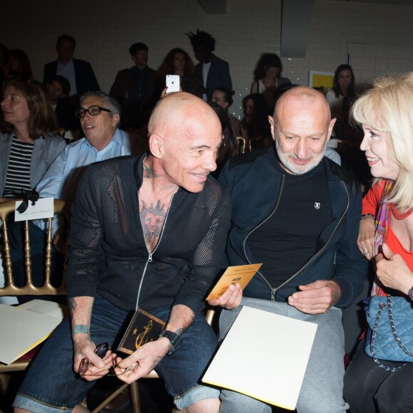 Pierre et Gilles (Pierre Commoy et Gilles Blanchard) et Amanda Lear assistent au défilé Jean Paul Gaultier (collection haute couture automne-hiver 2015/2016) au 325, rue Saint Martin. Paris, le 8 juillet 2015.