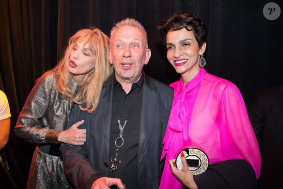 Arielle Dombasle, Jean Paul Gaultier et Farida Khelfa à l'issue du défilé Jean Paul Gaultier (collection haute couture automne-hiver 2015/2016) au 325, rue Saint Martin. Paris, le 8 juillet 2015.