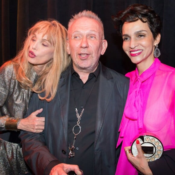 Arielle Dombasle, Jean Paul Gaultier et Farida Khelfa à l'issue du défilé Jean Paul Gaultier (collection haute couture automne-hiver 2015/2016) au 325, rue Saint Martin. Paris, le 8 juillet 2015.