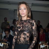 Fashion Week : Laura Smet en transparence avec les fans de JP Gaultier