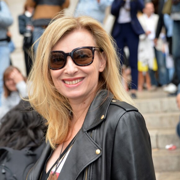 Valérie Trierweiler arrive au Palais Garnier pour assister à la présentation d'Alexis Mabille (collection haute couture automne-hiver 2015-2016). Paris, le 8 juillet 2015.