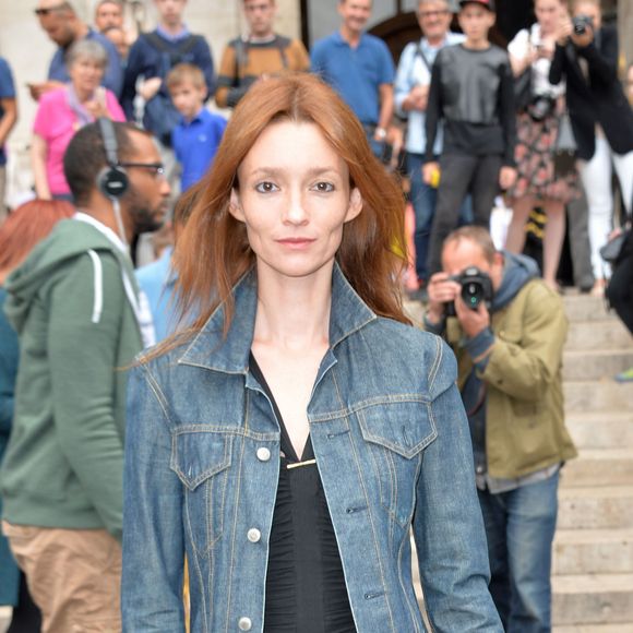 Audrey Marnay arrive au Palais Garnier pour assister à la présentation d'Alexis Mabille (collection haute couture automne-hiver 2015-2016). Paris, le 8 juillet 2015.